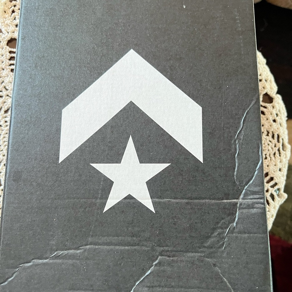 Black and White Star Logo Box - Picture 6 of 7